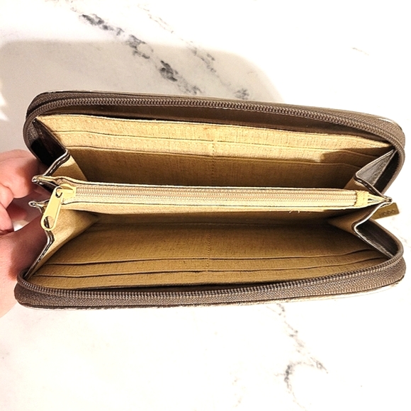 HOBO Int'l Unique Mixed Metals Metallic Embossed Leather Wallet - Picture 3 of 9